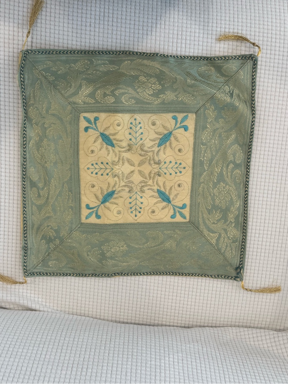 Handmade Vintage
Green Gold Embroidered Cushion
Cover 14.5" x 14.5"
Tassels